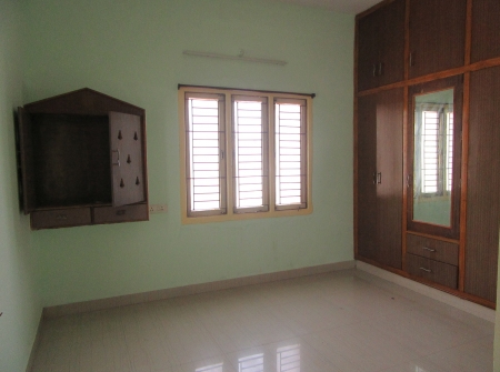 4) Li ID : 120 - Childrens Bedroom.JPG